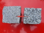 Kostka granitowa (kamienie w stanie suchym), szara, drobnoziarnista i średnioziarnista, łupana (polski mrozoodporny granit)