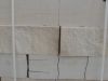 Sandstein-Mauersteine / Naturstein-Mauer / Sandstein-Mauer (grau-gelb). Zwei Flächen - gespalten, vier Flächen – gesägt (Sandstein-Mauersteine aus Polen), Natursteinmauer, Sandsteinmauer