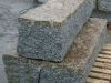 Granit-Mauersteine / Naturstein-Mauer / Granit-Mauer, grau-gelb, Mittelkorn, allseitig gespalten (Granit-Mauersteine aus Polen), Mauersteine für eine Natursteinmauer, Polengranit
