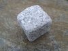 Kostka granitowa, szara, średnioziarnista, łupana i otaczana (polski mrozoodporny granit)