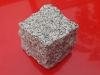 Kostka granitowa łupana (polski mrozoodporny granit), szara, średnioziarnista