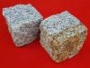 Kostka granitowa (polski mrozoodporny granit), szara i szaro-żółta, średnioziarnista (w stanie suchym)