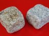Kostka granitowa (polski mrozoodporny granit), szaro-żółta i szara, średnioziarnista (w stanie suchym), łupana i otaczana