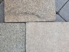 VARIANTE NR. 3 - Gelb-graue Granit-Platten (unterschiedliche Formate und Stärken), Variante mit antikiesierten Kanten ODER mit normalen, geraden Kanten. Jede Platte ist ein Unikat. GRANIT aus POLEN, AUF DEM FOTO ALS TROCKEN /rechts/ UND NASS /obere und links/)