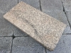 VARIANTE NR. 3 - Gelb-graue Granit-Platten (unterschiedliche Formate und Stärken), Variante mit antikiesierten Kanten ODER mit normalen, geraden Kanten. Jede Platte ist ein Unikat. GRANIT aus POLEN, auf dem Foto befindet sich eine nasse Fläche
