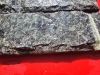 Okładzina boniowana z serpentynitu (kamień w stanie mokrym)