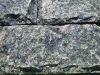 Bossierte Verblender aus Serpentin (nasse Steine) - Serpentinit, Naturstein aus Polen, Platten, Gartenmöbel aus Natursteinen, Natursteinmauer, Gabionensteine, Gabionenzaun, Gabionenmauer