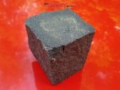 Kostka granitowa czarna (mrozoodporny granit szwedzki), kostka w stanie suchym